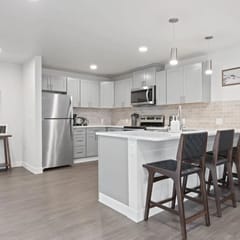 King Beds! J & K on Main Luxury Apartment 406