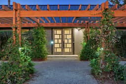 Cleo's Suite - Walk to Caprio Cellars - Image 5