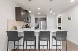 J & K on Main Luxury Apartment 404 - Image 2