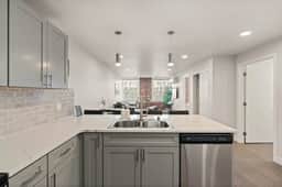 King Bed! - J&K on Main Luxury Apartment 303 - Image 4