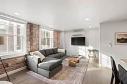 King Bed! - J&K on Main Luxury Apartment 306 - Image 4