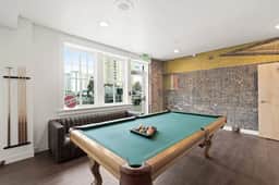 King Bed! J & K on Main Luxury Apartment 302 - Image 5