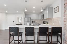 King Beds! J & K on Main Luxury Apartment 406 - Image 5