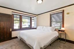 Quaint South Hill Home w/ Luxury King Bed & Wifi! - Image 4