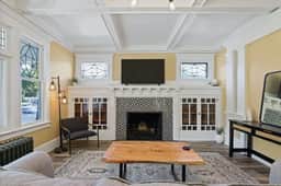 Stunning Craftsman Home in Manito! w/FREE parking! - Image 2