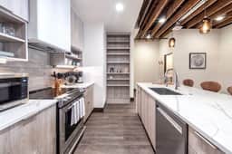 Urban Modern Living PERFECT for long term stays - Image 2