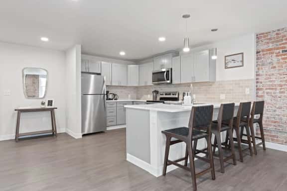 King Beds! J & K on Main Luxury Apartment 406 - Image 1