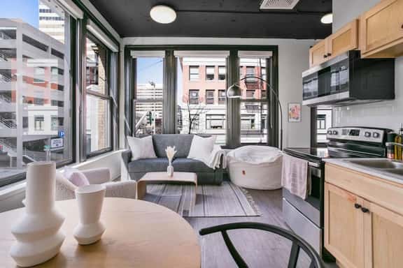 Urban SoHo Suite in the Heart of Downtown! 204 - Image 1