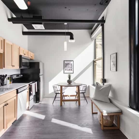 Cozy Downtown Loft  Walk to Riverfront Park! 209 - Image 1