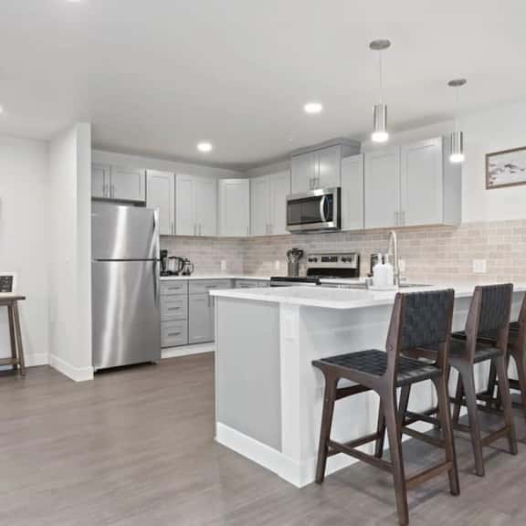 King Beds! J & K on Main Luxury Apartment 406 - Image 1