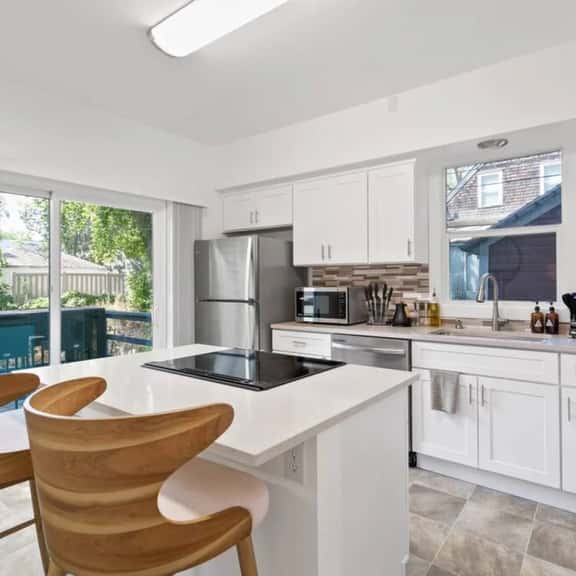 Quaint South Hill Home w/ Luxury King Bed & Wifi! - Image 1