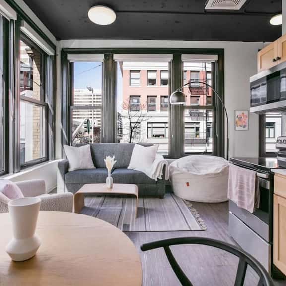 Urban SoHo Suite in the Heart of Downtown! 204 - Image 1