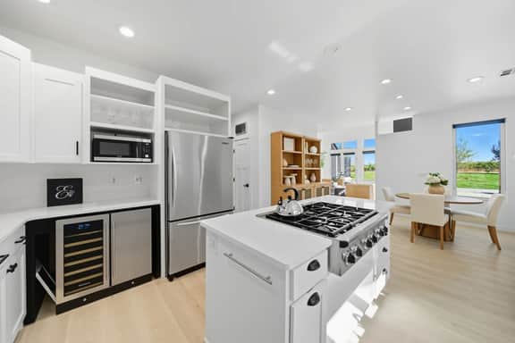Book the Entire Eleanor Inn! Private Vineyard Stay - Image 4