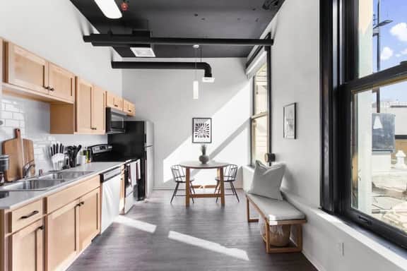 Designer Loft  Downtown with WiFi! 210 - Image 4