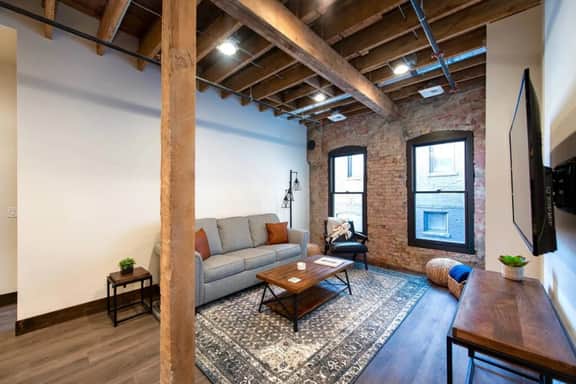 Historic Downtown Loft with King Bed and Wifi - Image 3
