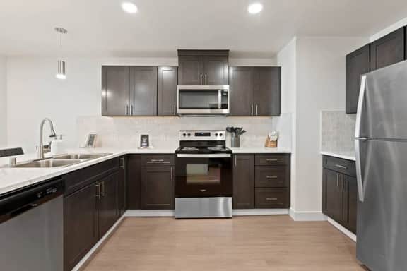 J & K on Main Luxury Apartment 404 - Image 4