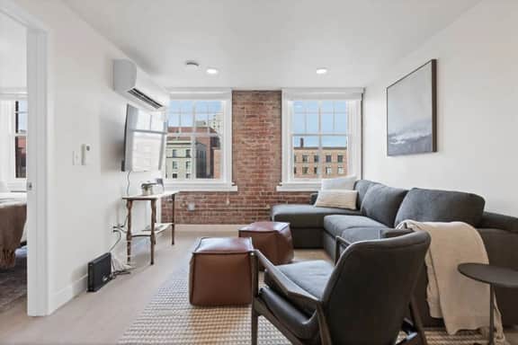 J & K on Main Luxury Apartment 405 - Image 3
