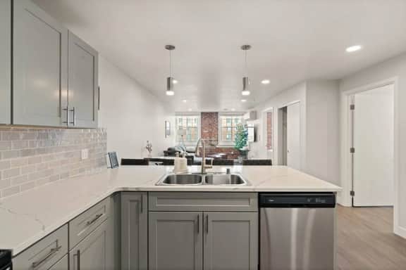 King Bed! - J&K on Main Luxury Apartment 303 - Image 4