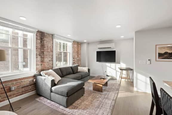 King Bed! - J&K on Main Luxury Apartment 306 - Image 4