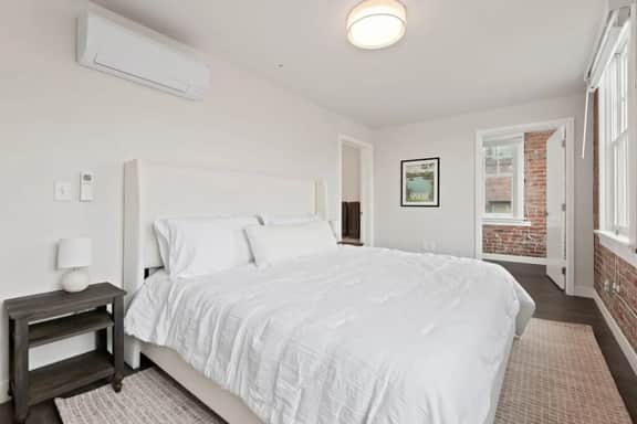 King Beds! J & K on Main Luxury Apartment 406 - Image 4
