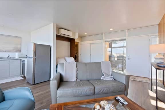 Midcentury Stay w/ Free Parking & Near Hospitals! - Image 4