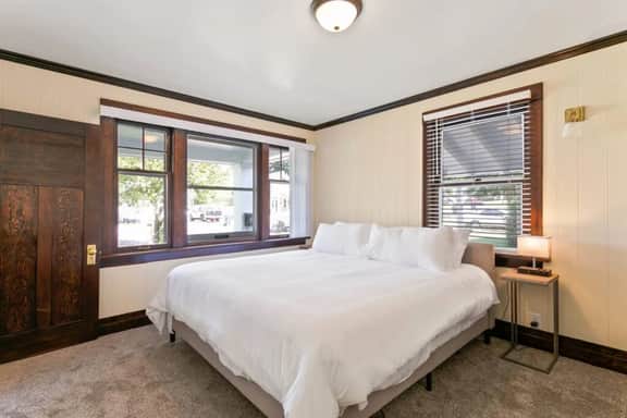 Quaint South Hill Home w/ Luxury King Bed & Wifi! - Image 4