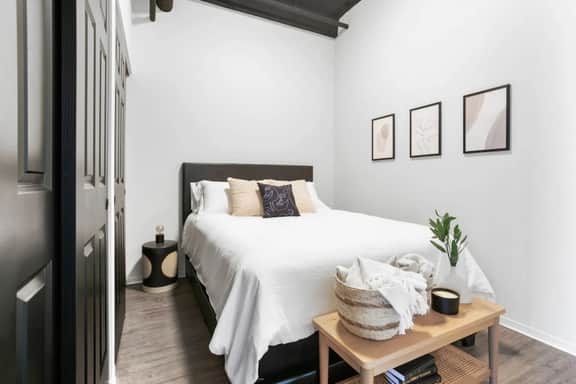 Spacious Modern Loft with Downtown Views WiFi 203 - Image 4