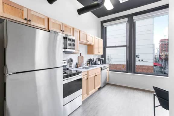 Spacious Modern Loft with Downtown Views WiFi 203 - Image 2