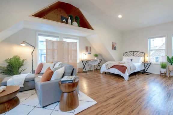 U-District Loft near GU w/ Self Check-in & Wifi! - Image 3
