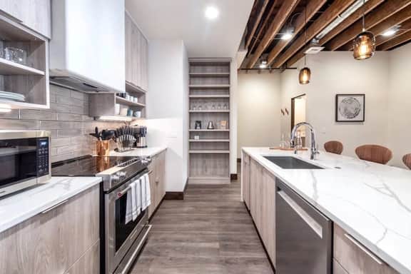 Urban Modern Living PERFECT for long term stays - Image 2
