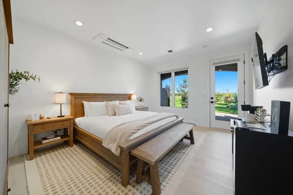 Concetta's Suite - Private 10 Acre Vineyard - Image 1