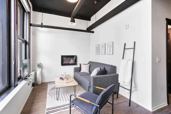 Convenient Downtown Loft w/WiFi & Elevator 202 - Image 1