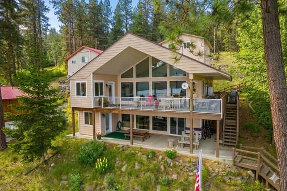 Lakefront, Private Dock w/ Views! - Image 1