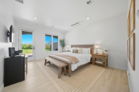 Sanitella's Suite - Your Sip & Stay Getaway - Image 1