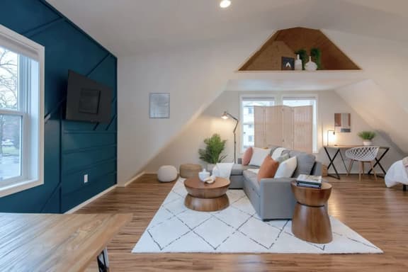 U-District Loft near GU w/ Self Check-in & Wifi! - Image 1