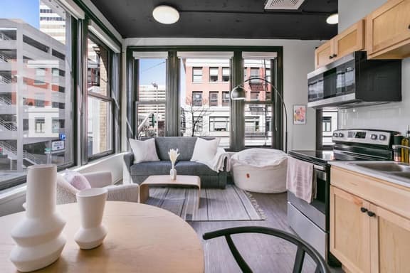Urban SoHo Suite in the Heart of Downtown! 204 - Image 1